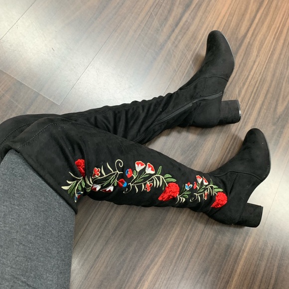 Black suede floral over knee bootie - Picture 5 of 7